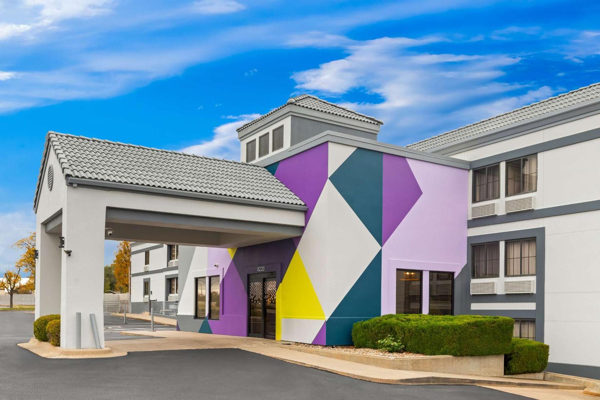 Spark By Hilton Wichita East Exterior photo