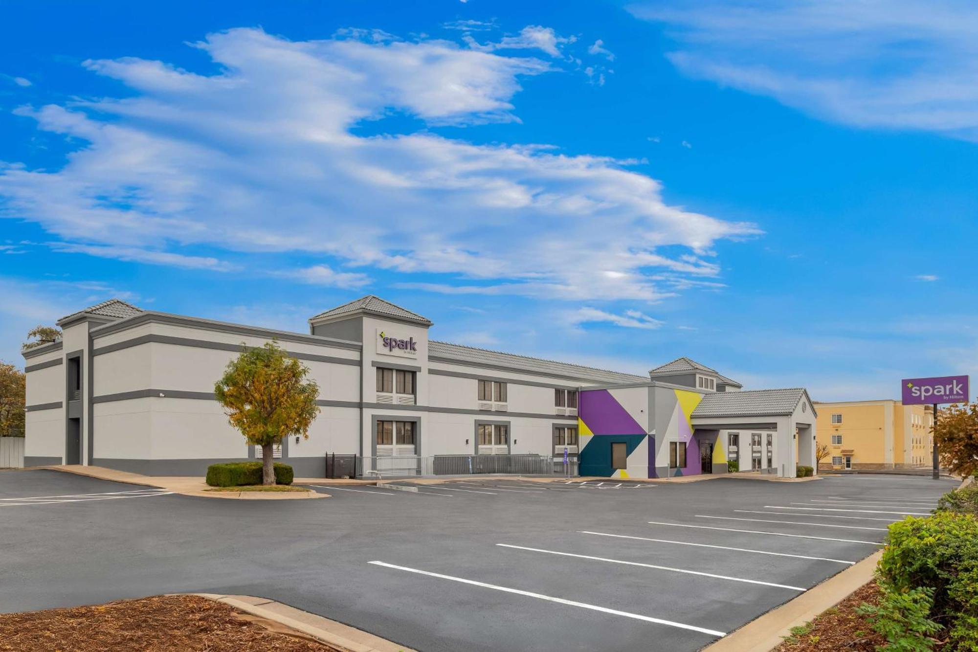Spark By Hilton Wichita East Exterior photo