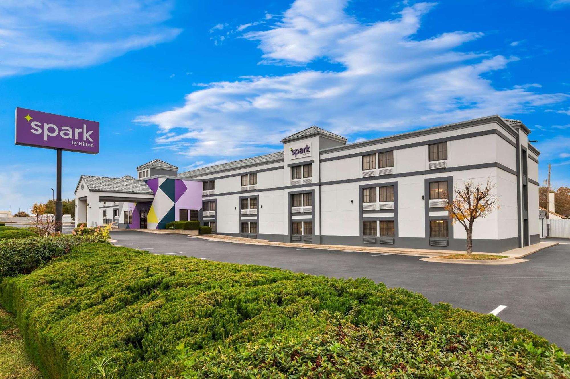Spark By Hilton Wichita East Exterior photo